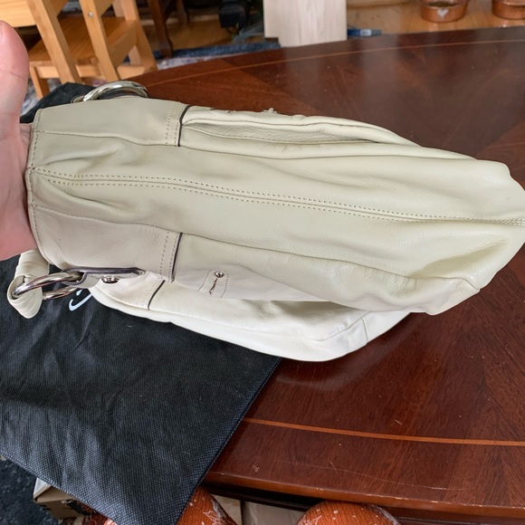 B. Makowski Cream Leather Bag - Picture 9 of 13